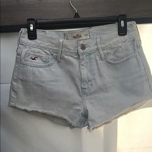 Hollister Light Wash 5-Pocket Distressed Raw Hem Denim Jean Shorts